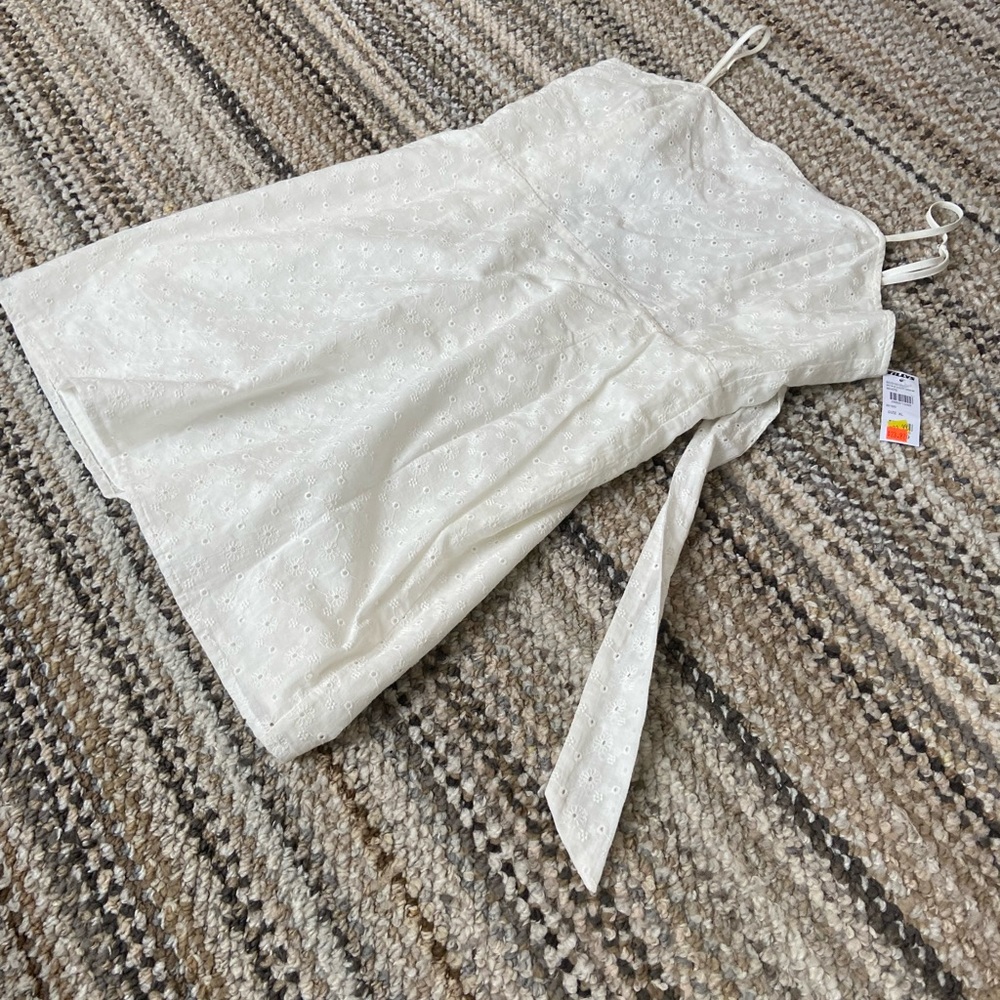 Sky and Sparrow White Open Back Dress